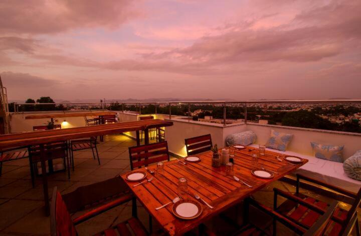 Hotel Wonder Cliff Udaipur Exteriör bild