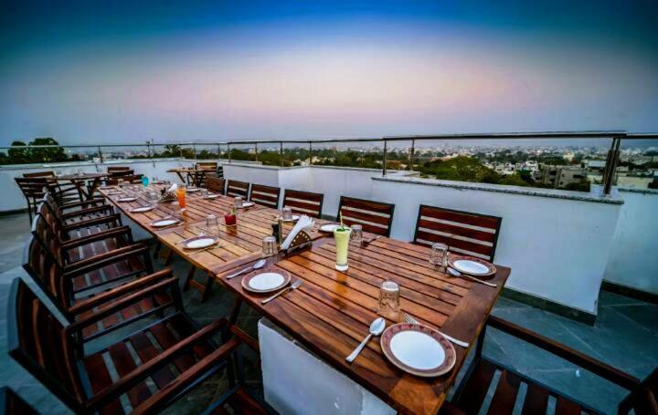 Hotel Wonder Cliff Udaipur Exteriör bild