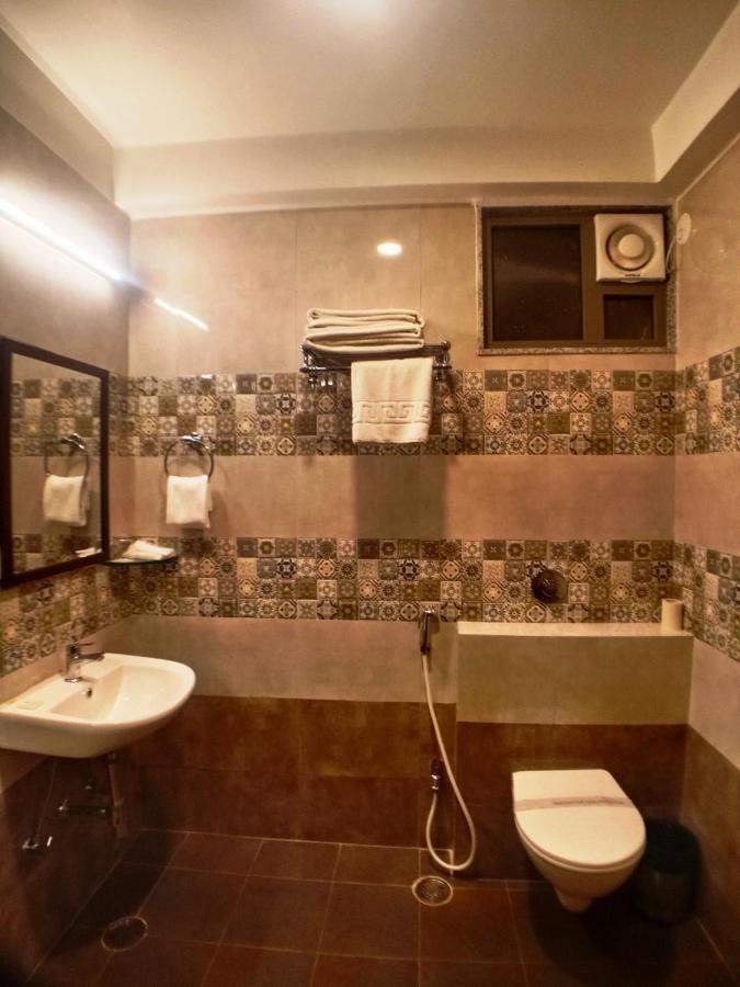 Hotel Wonder Cliff Udaipur Exteriör bild